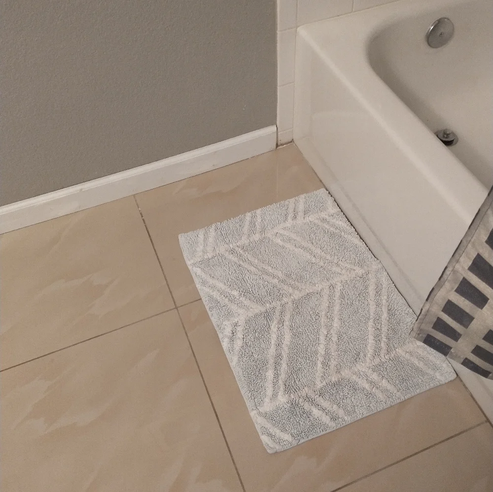 Small bath shower mat